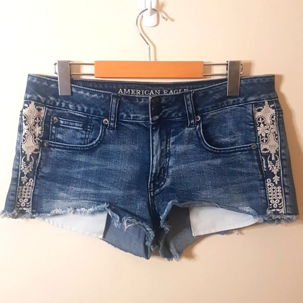 American Eagle Shortie stretch denim lace embellishmented raw hem shorts…
